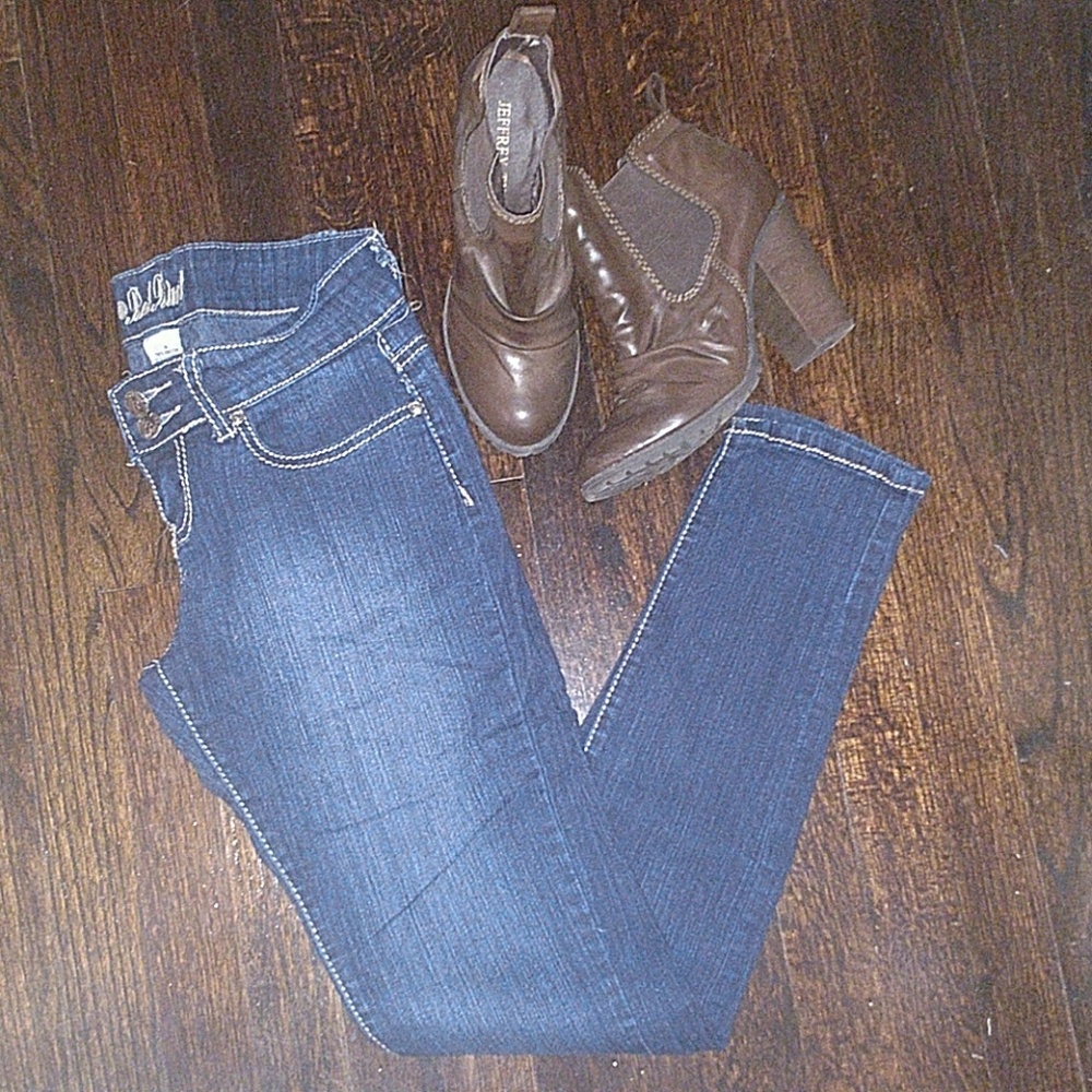 ❤ 3/$25 Red Rivet Skinny Jeans